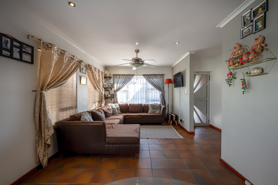 4 Bedroom Property for Sale in Perm Gardens Western Cape